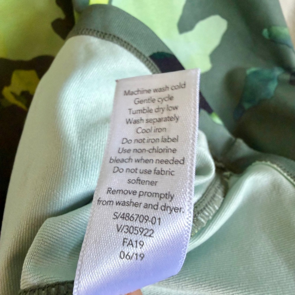 Athleta Olive Green Watercolor Rose Floral Racerback Athletic Tank Top Sz M - Picture 4 of 6